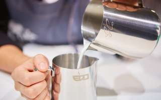 Latte Art Pro milk jug: for a perfectly made cappuccino!